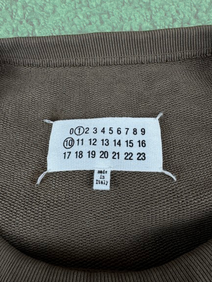 MAISON MARGIELA Crewneck Sweatshirt – Brown Khaki